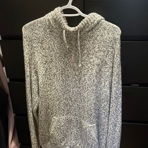 Root’s men’s collared hoodie